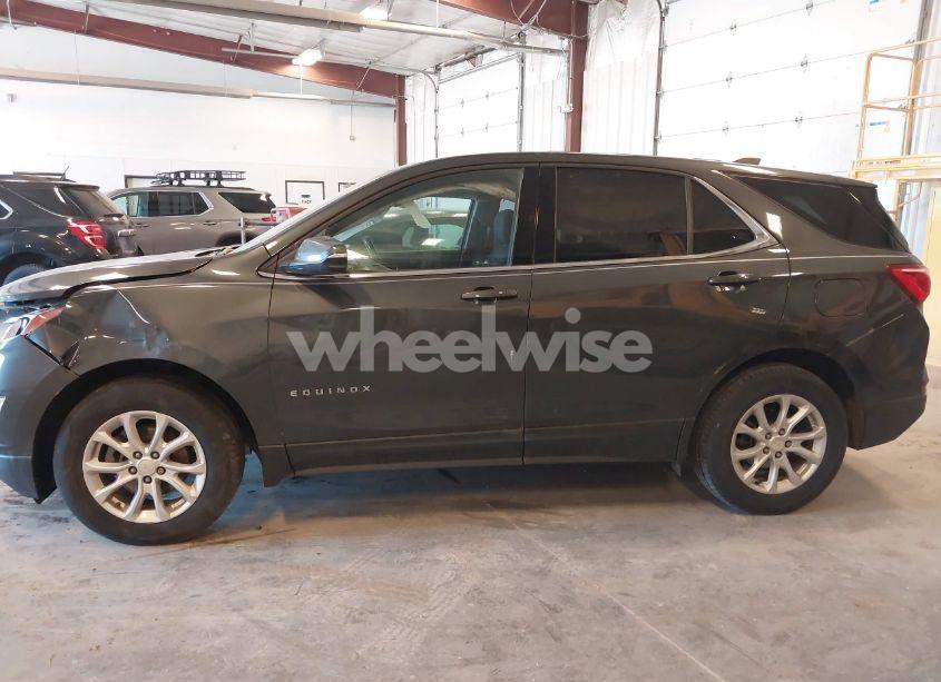 Photo 14 of 2018 Chevrolet Equinox LT (VIN 2GNAXSEVXJ6345570)