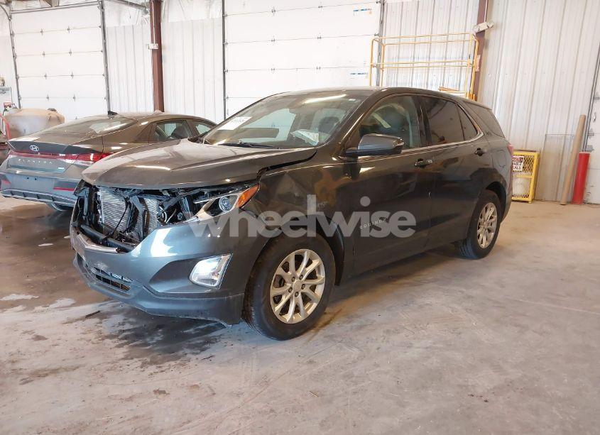 Photo 2 of 2018 Chevrolet Equinox LT (VIN 2GNAXSEVXJ6345570)