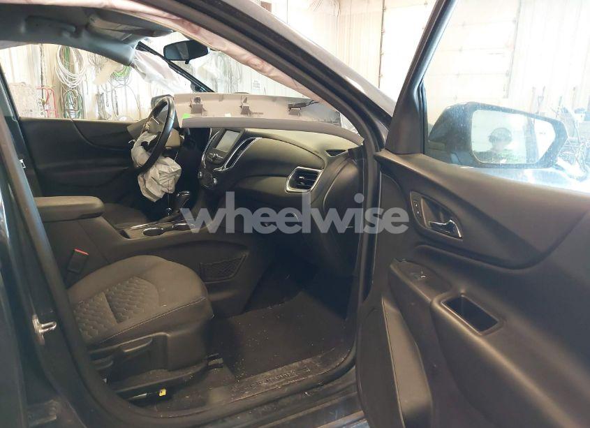 Photo 5 of 2018 Chevrolet Equinox LT (VIN 2GNAXSEVXJ6345570)