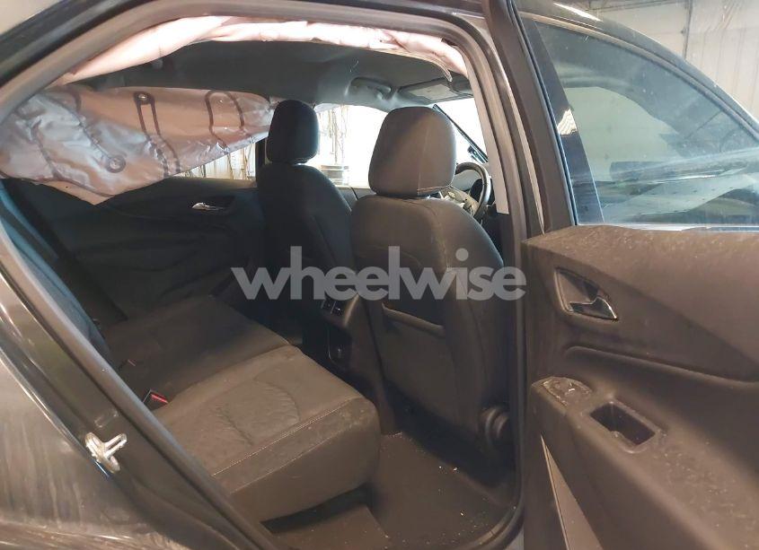 Photo 8 of 2018 Chevrolet Equinox LT (VIN 2GNAXSEVXJ6345570)