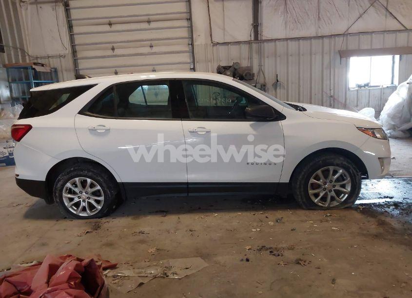Photo 13 of 2019 Chevrolet Equinox LS (VIN 2GNAXSEVXK6133107)
