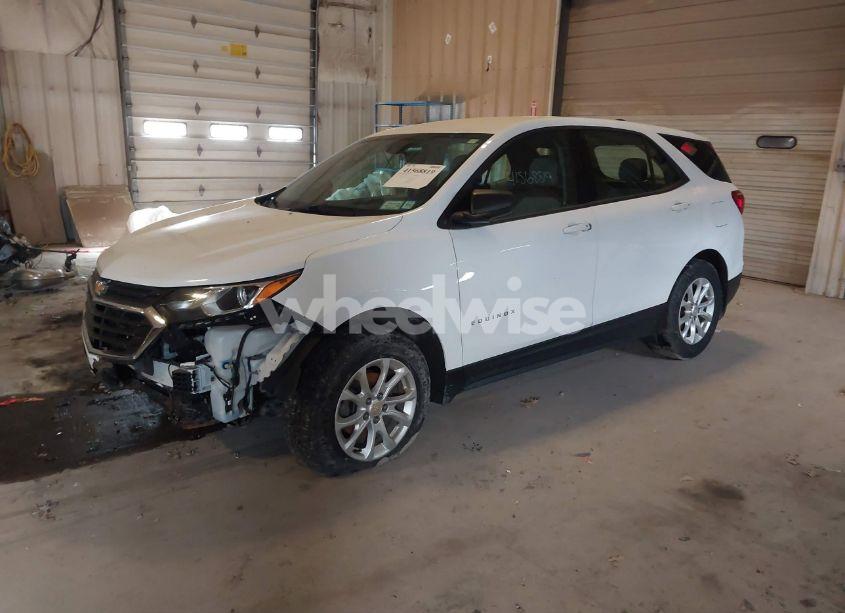 Photo 2 of 2019 Chevrolet Equinox LS (VIN 2GNAXSEVXK6133107)