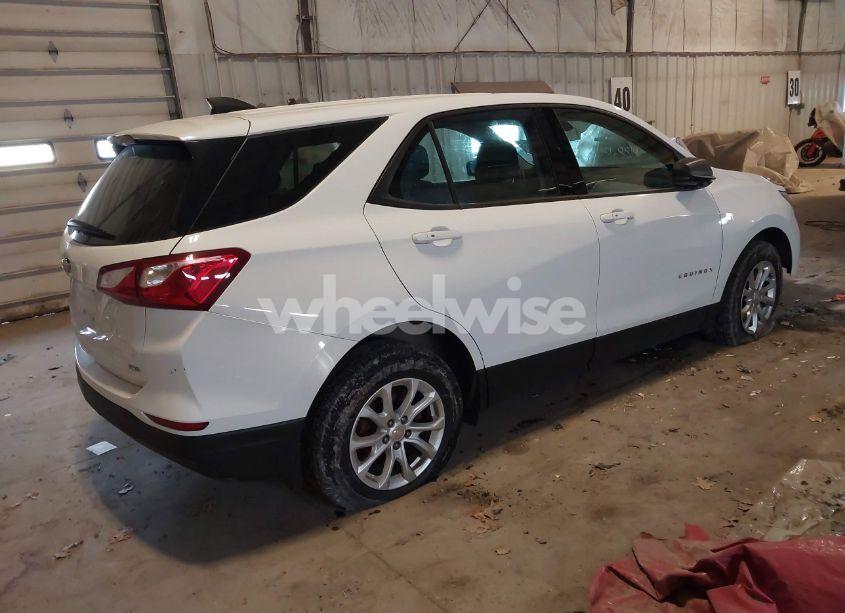 Photo 4 of 2019 Chevrolet Equinox LS (VIN 2GNAXSEVXK6133107)