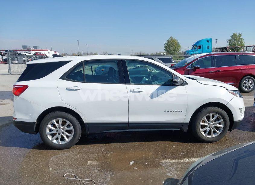 Photo 13 of 2019 Chevrolet Equinox LS (VIN 2GNAXSEVXK6279099)