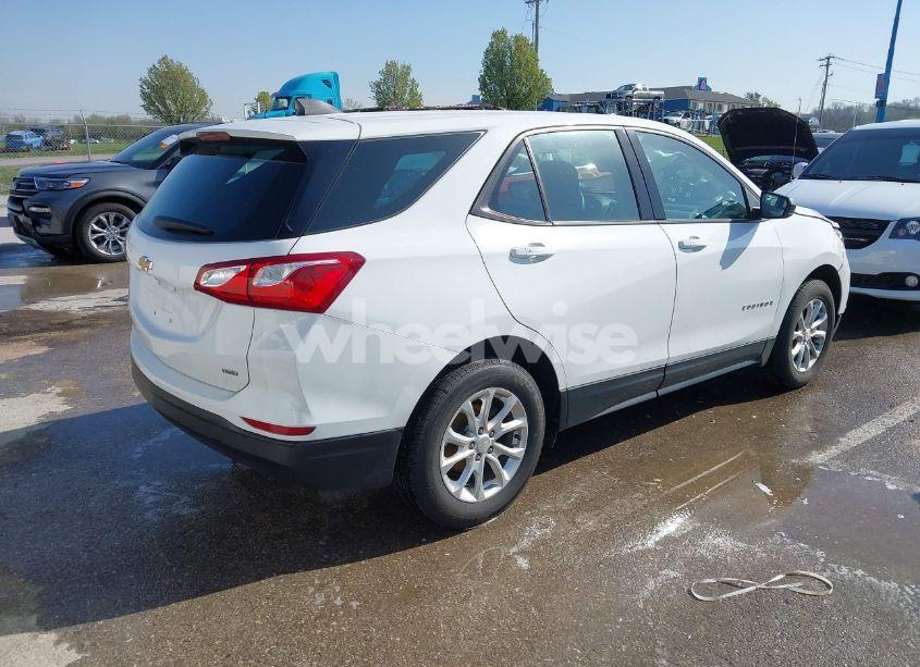 Photo 4 of 2019 Chevrolet Equinox LS (VIN 2GNAXSEVXK6279099)