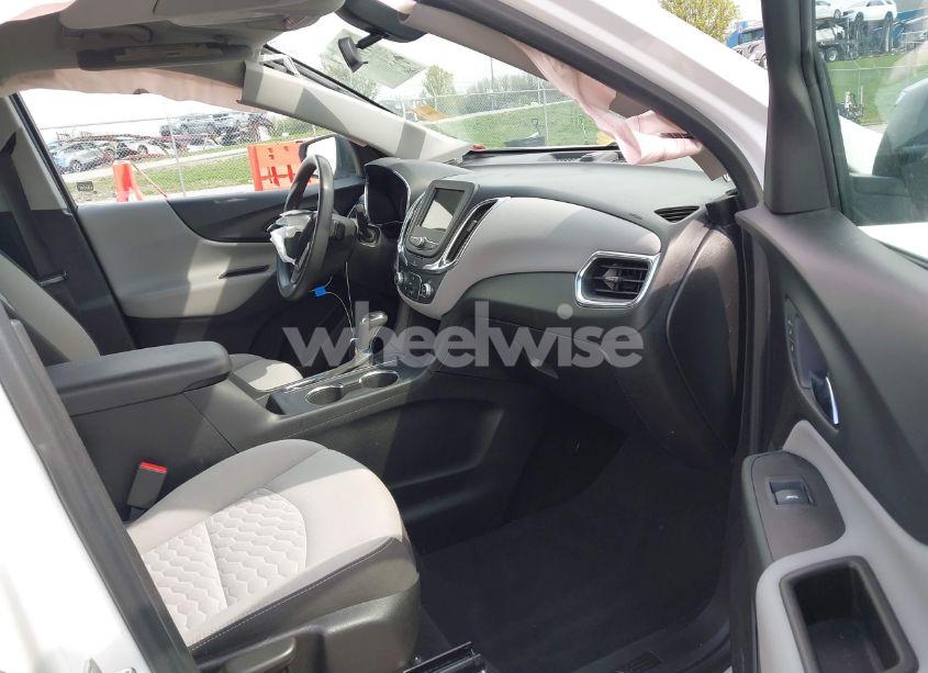Photo 5 of 2019 Chevrolet Equinox LS (VIN 2GNAXSEVXK6279099)