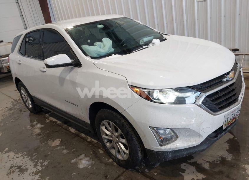 2019 Chevrolet Equinox LT (VIN 2GNAXTEV0K6221282) main photo