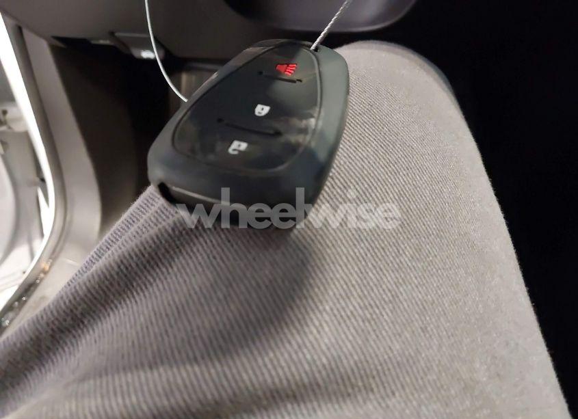 Photo 11 of 2019 Chevrolet Equinox LT (VIN 2GNAXTEV0K6221282)