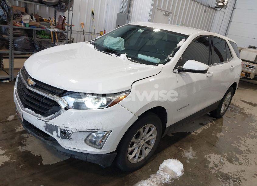 Photo 2 of 2019 Chevrolet Equinox LT (VIN 2GNAXTEV0K6221282)