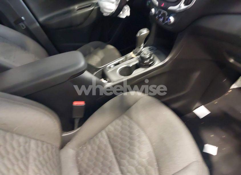 Photo 5 of 2019 Chevrolet Equinox LT (VIN 2GNAXTEV0K6221282)