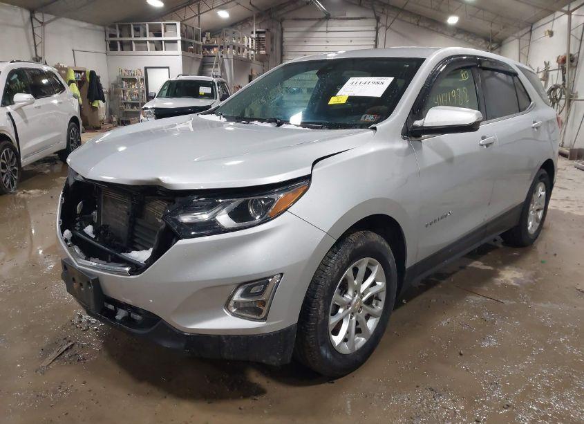 Photo 2 of 2019 Chevrolet Equinox LT (VIN 2GNAXTEV0K6236185)