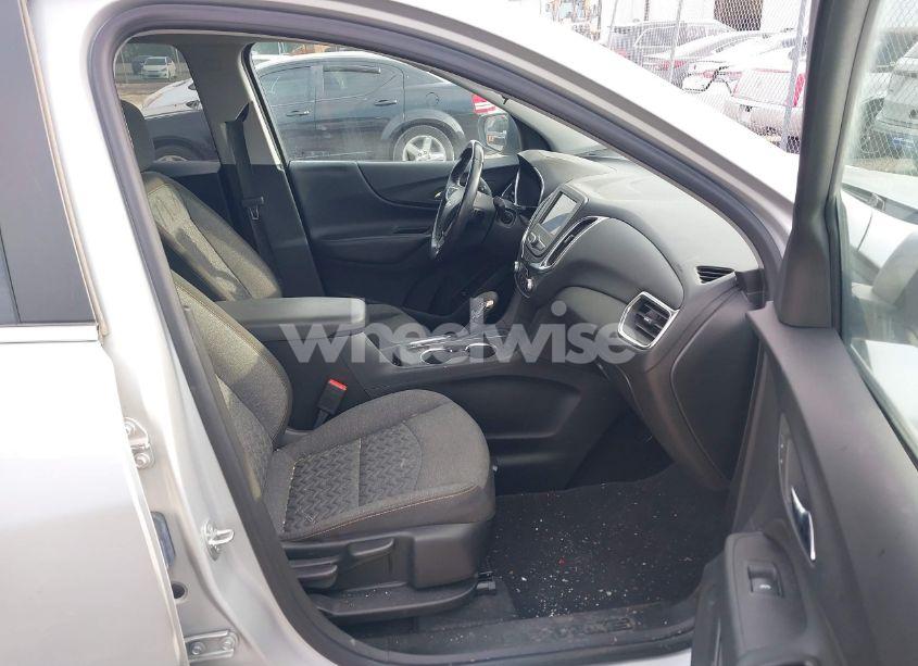 Photo 5 of 2022 Chevrolet Equinox AWD 2FL (VIN 2GNAXTEV0N6135510)