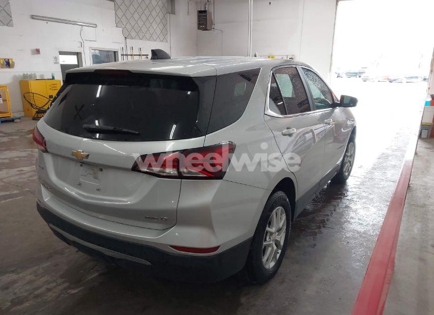 Photo 4 of 2022 Chevrolet Equinox AWD 2FL (VIN 2GNAXTEV1N6142093)