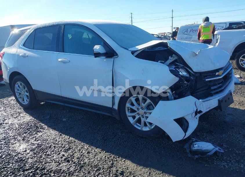 2019 Chevrolet Equinox LT (VIN 2GNAXTEV2K6210221) main photo