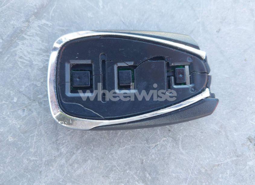 Photo 11 of 2019 Chevrolet Equinox LT (VIN 2GNAXTEV2K6210221)