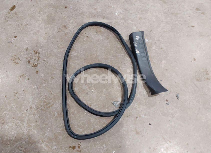 Photo 12 of 2021 Chevrolet Equinox AWD 2FL (VIN 2GNAXTEV3M6135855)