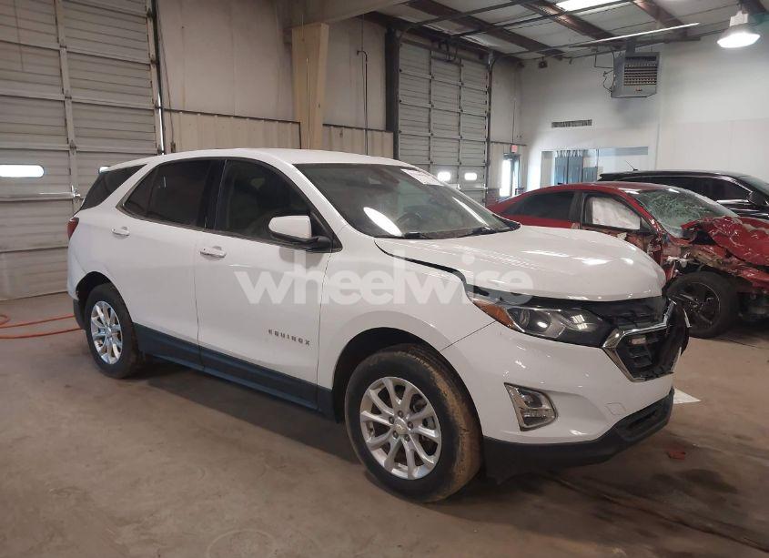 2019 Chevrolet Equinox LT (VIN 2GNAXTEV4K6166223) main photo