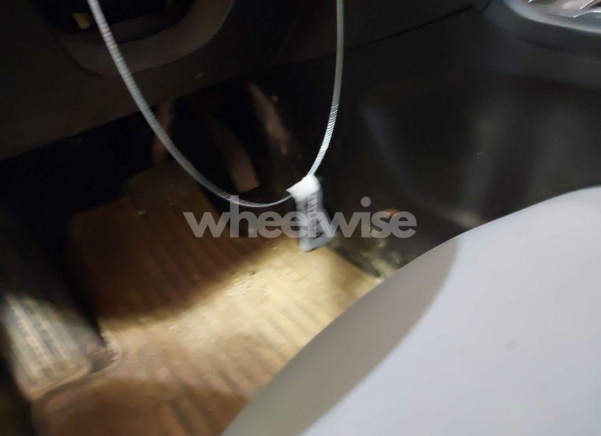 Photo 11 of 2019 Chevrolet Equinox LT (VIN 2GNAXTEV4K6166223)