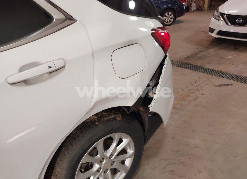 Photo 19 of 2019 Chevrolet Equinox LT (VIN 2GNAXTEV4K6166223)