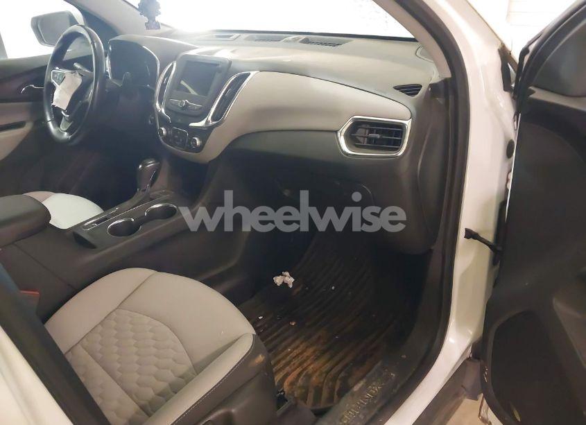 Photo 5 of 2019 Chevrolet Equinox LT (VIN 2GNAXTEV4K6166223)