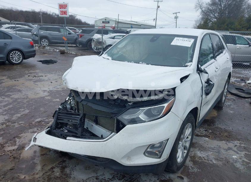 Photo 2 of 2019 Chevrolet Equinox LT (VIN 2GNAXTEV5K6190594)