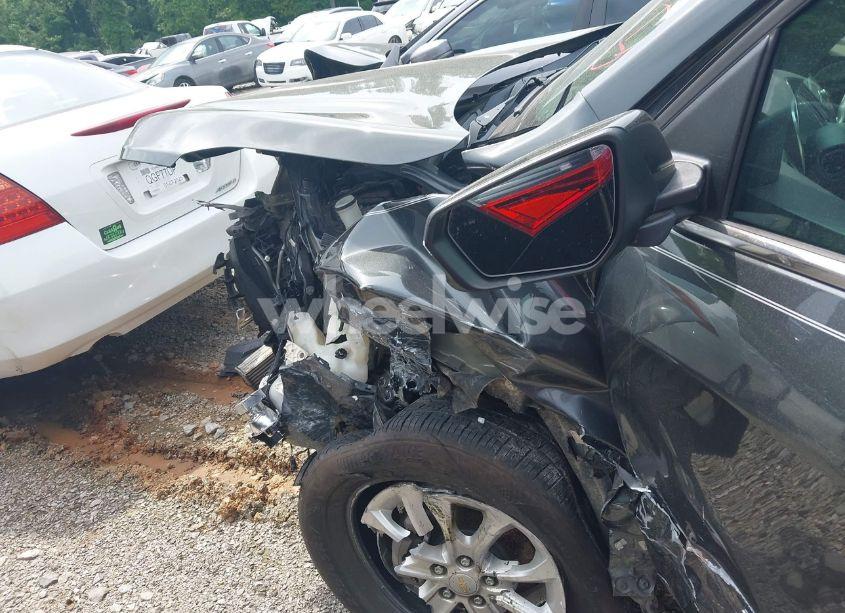 Photo 6 of 2019 Chevrolet Equinox LT (VIN 2GNAXTEV6K6190023)