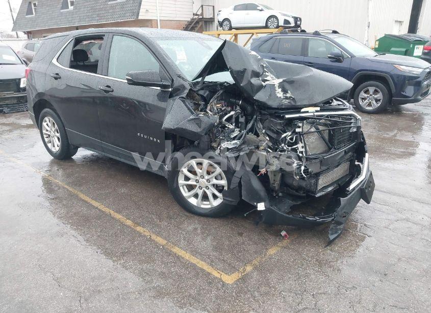 2019 Chevrolet Equinox LT (VIN 2GNAXTEV7K6169648) main photo