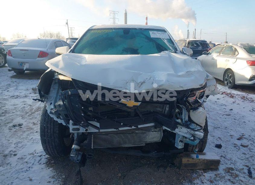 Photo 13 of 2018 Chevrolet Equinox LT (VIN 2GNAXTEX1J6177132)