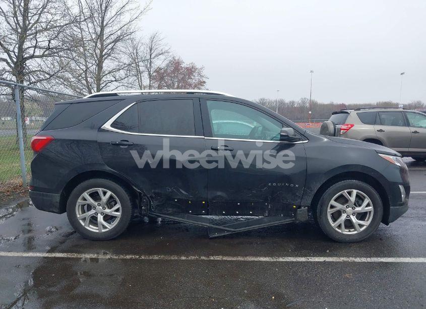Photo 13 of 2018 Chevrolet Equinox LT (VIN 2GNAXTEX1J6249947)