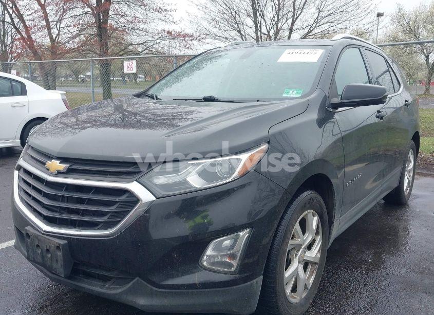 Photo 2 of 2018 Chevrolet Equinox LT (VIN 2GNAXTEX1J6249947)