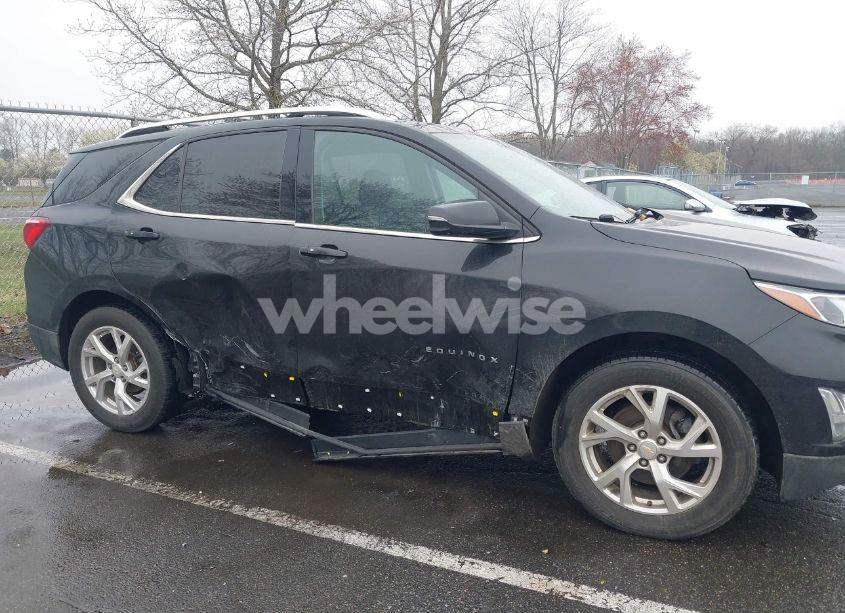 Photo 6 of 2018 Chevrolet Equinox LT (VIN 2GNAXTEX1J6249947)