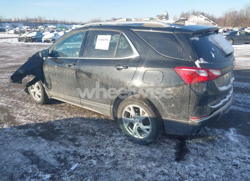 Photo 3 of 2018 Chevrolet Equinox LT (VIN 2GNAXTEX1J6318166)