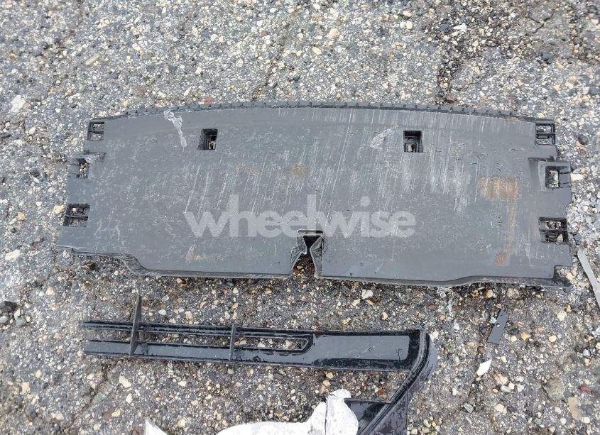 Photo 12 of 2018 Chevrolet Equinox LT (VIN 2GNAXTEX2J6209537)