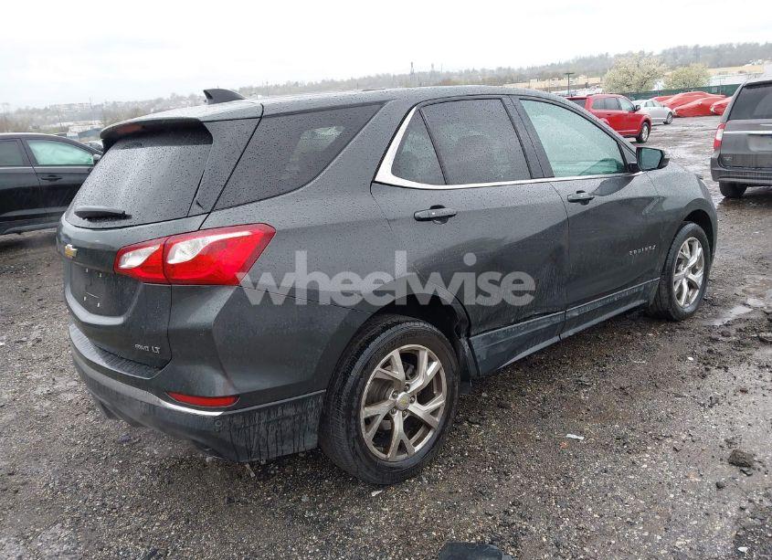 Photo 4 of 2018 Chevrolet Equinox LT (VIN 2GNAXTEX2J6209537)
