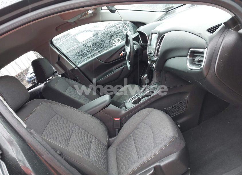 Photo 5 of 2018 Chevrolet Equinox LT (VIN 2GNAXTEX2J6209537)