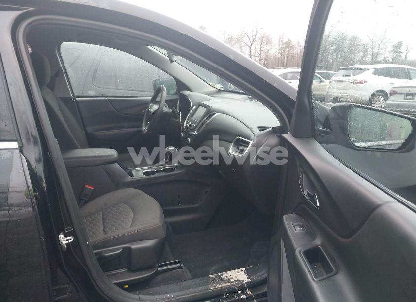 Photo 5 of 2018 Chevrolet Equinox LT (VIN 2GNAXTEX2J6334294)