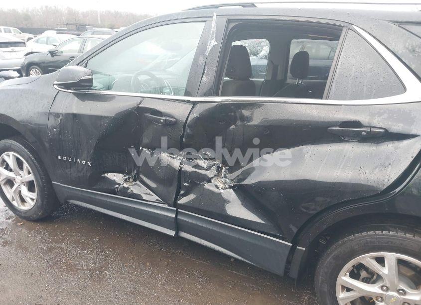 Photo 6 of 2018 Chevrolet Equinox LT (VIN 2GNAXTEX2J6334294)