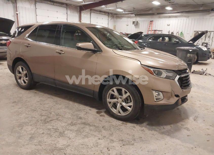 2018 Chevrolet Equinox LT (VIN 2GNAXTEX3J6179156) main photo