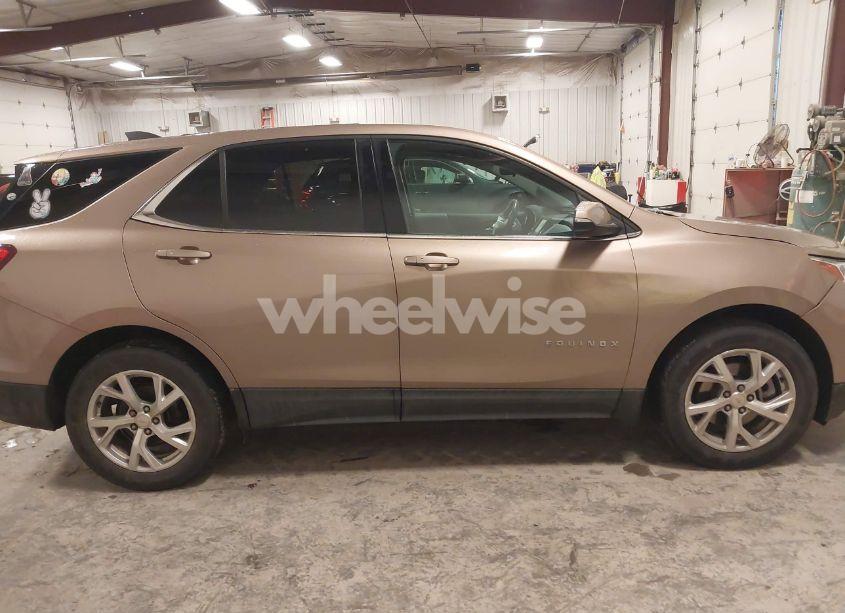 Photo 13 of 2018 Chevrolet Equinox LT (VIN 2GNAXTEX3J6179156)