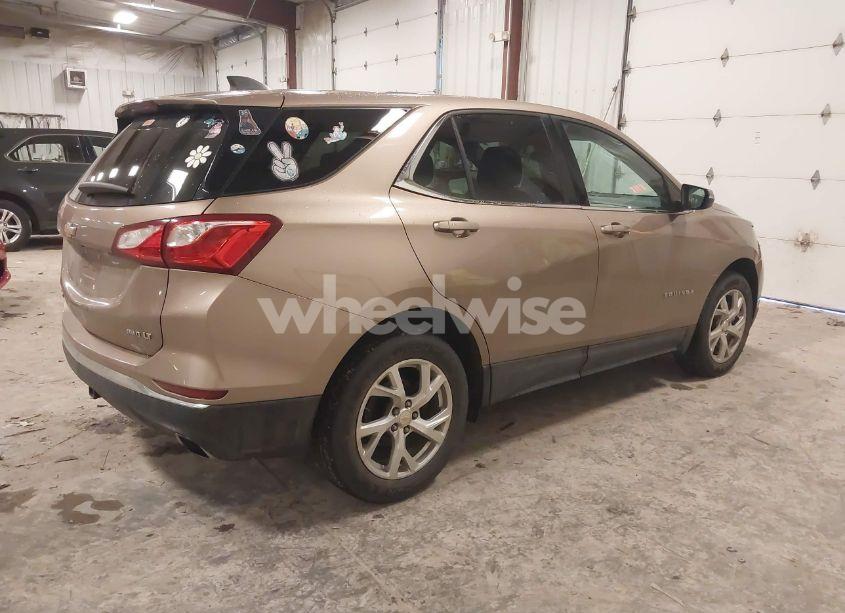 Photo 4 of 2018 Chevrolet Equinox LT (VIN 2GNAXTEX3J6179156)