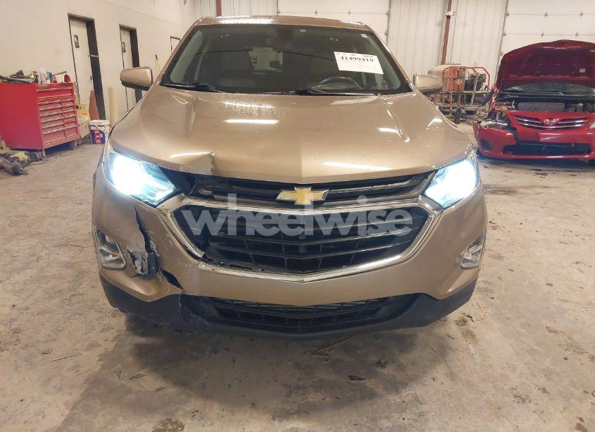 Photo 6 of 2018 Chevrolet Equinox LT (VIN 2GNAXTEX3J6179156)