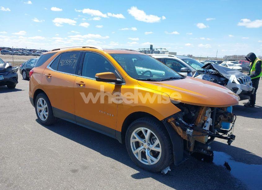 2018 Chevrolet Equinox LT (VIN 2GNAXTEX3J6181361) main photo