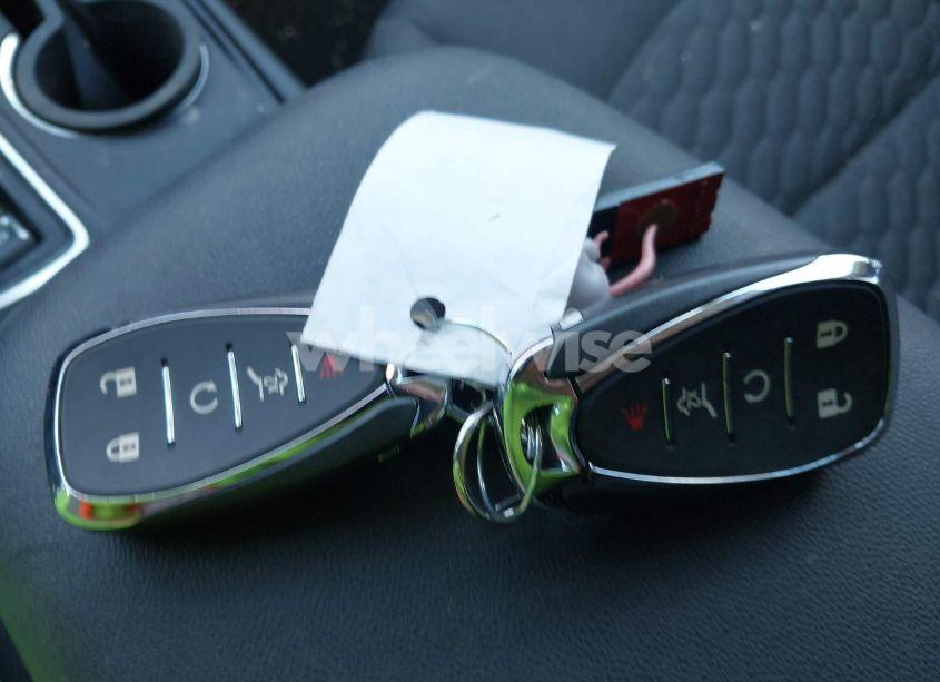 Photo 11 of 2018 Chevrolet Equinox LT (VIN 2GNAXTEX3J6181361)