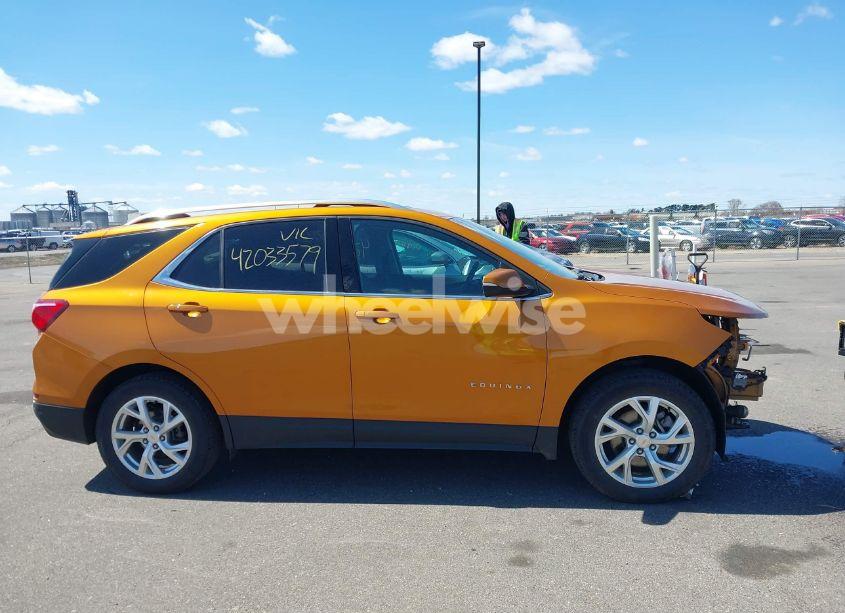 Photo 13 of 2018 Chevrolet Equinox LT (VIN 2GNAXTEX3J6181361)