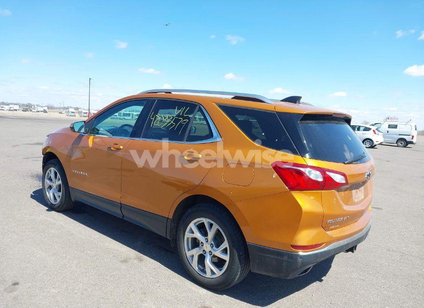 Photo 3 of 2018 Chevrolet Equinox LT (VIN 2GNAXTEX3J6181361)