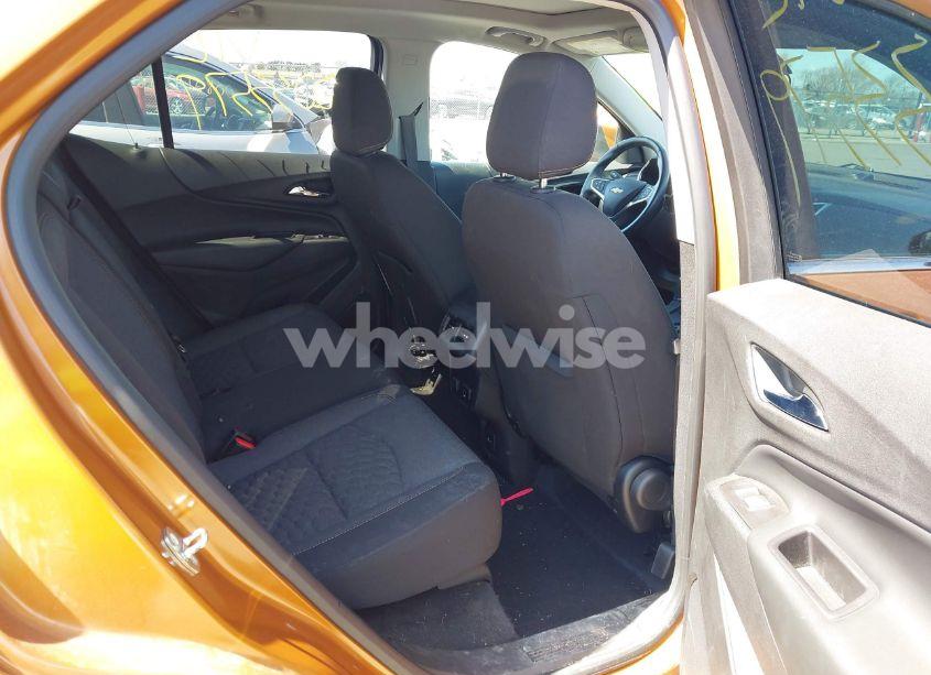 Photo 8 of 2018 Chevrolet Equinox LT (VIN 2GNAXTEX3J6181361)