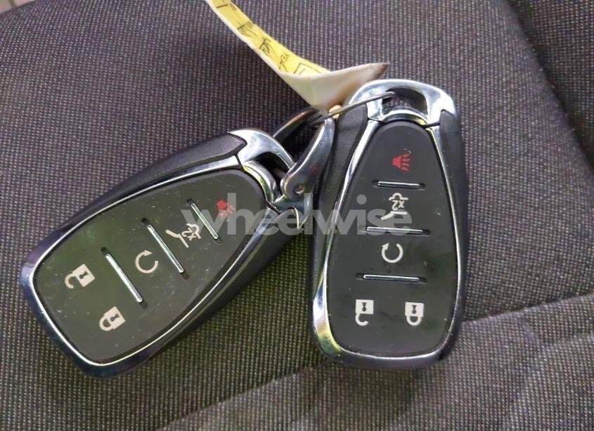 Photo 11 of 2018 Chevrolet Equinox LT (VIN 2GNAXTEX4J6221219)