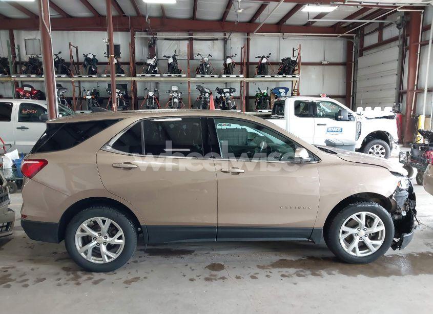 Photo 13 of 2018 Chevrolet Equinox LT (VIN 2GNAXTEX4J6221219)
