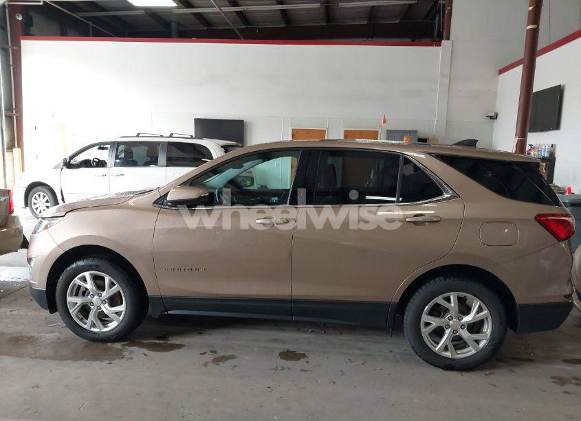 Photo 14 of 2018 Chevrolet Equinox LT (VIN 2GNAXTEX4J6221219)