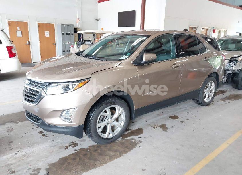 Photo 2 of 2018 Chevrolet Equinox LT (VIN 2GNAXTEX4J6221219)
